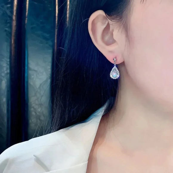 NEW White Gold Crystal Pear Drop Diamond Earrings - Picture 3 of 3